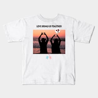 Love brings us together Kids T-Shirt